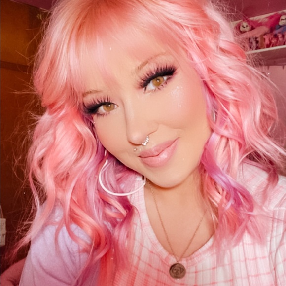 MEET YOUR POSHER! - Picture 3 of 5